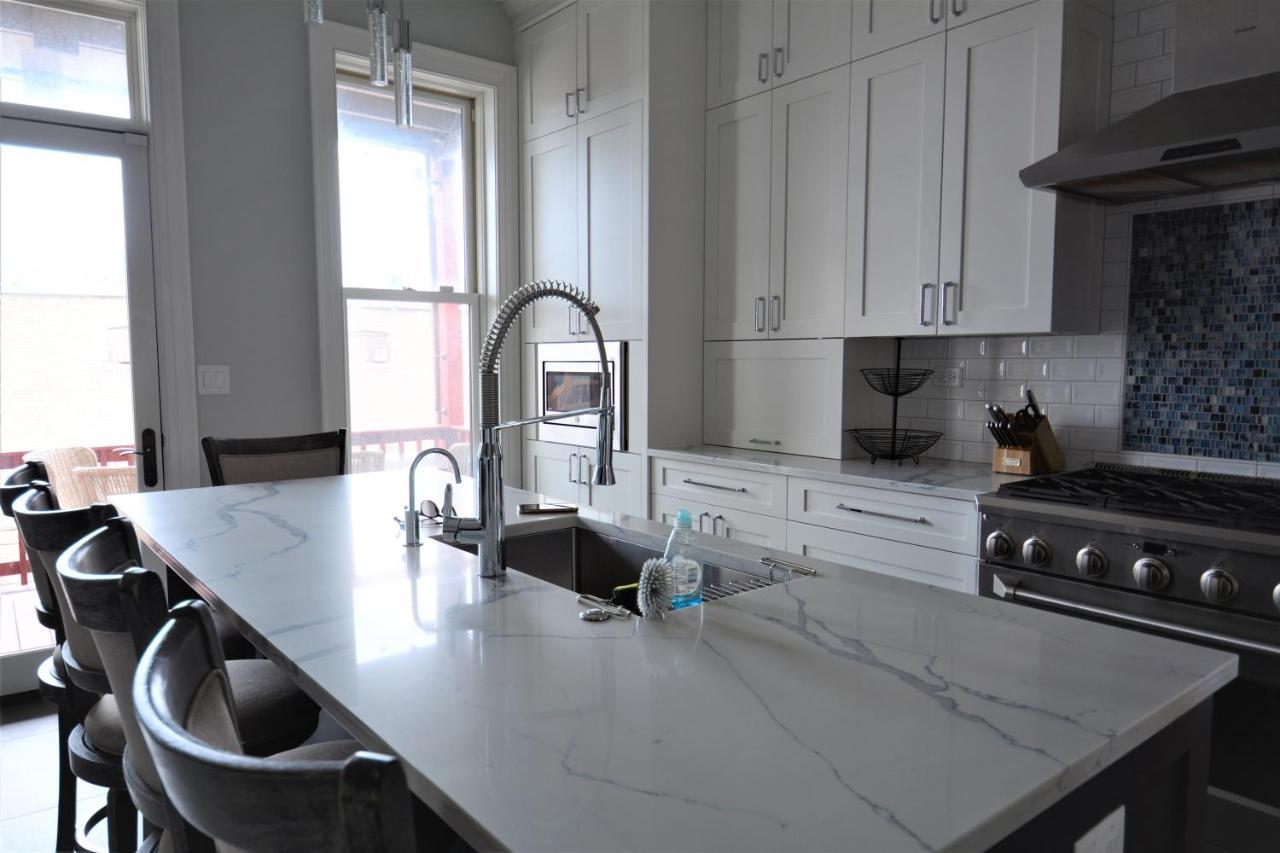 Penthouse Level, Stunning Wrigley Stay Чикаго Екстериор снимка