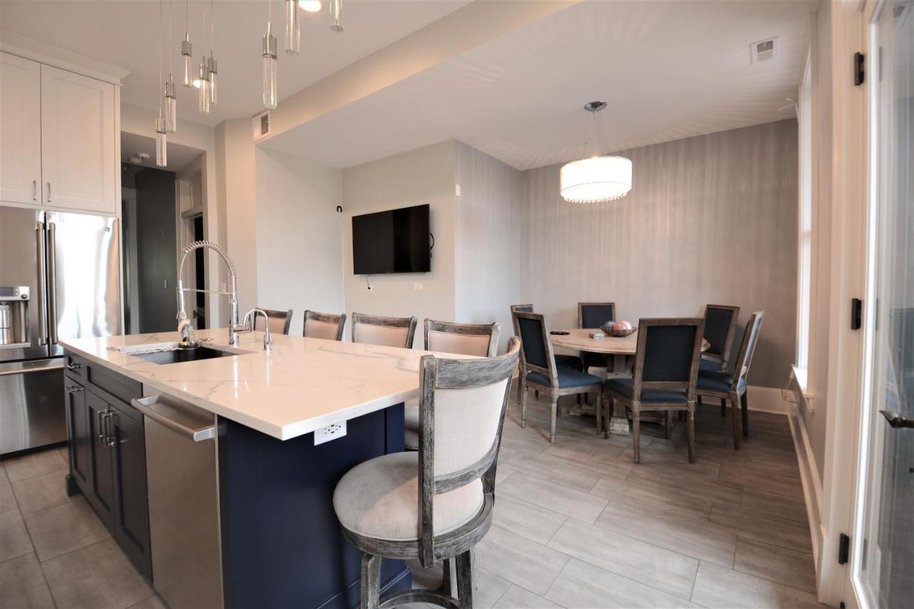 Penthouse Level, Stunning Wrigley Stay Чикаго Екстериор снимка